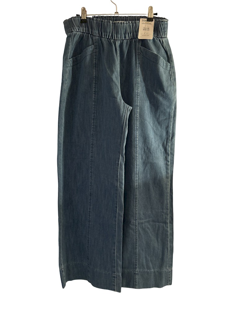Women’s Levi Strauss Signature Pull On Wide Leg Jeans - New with tags