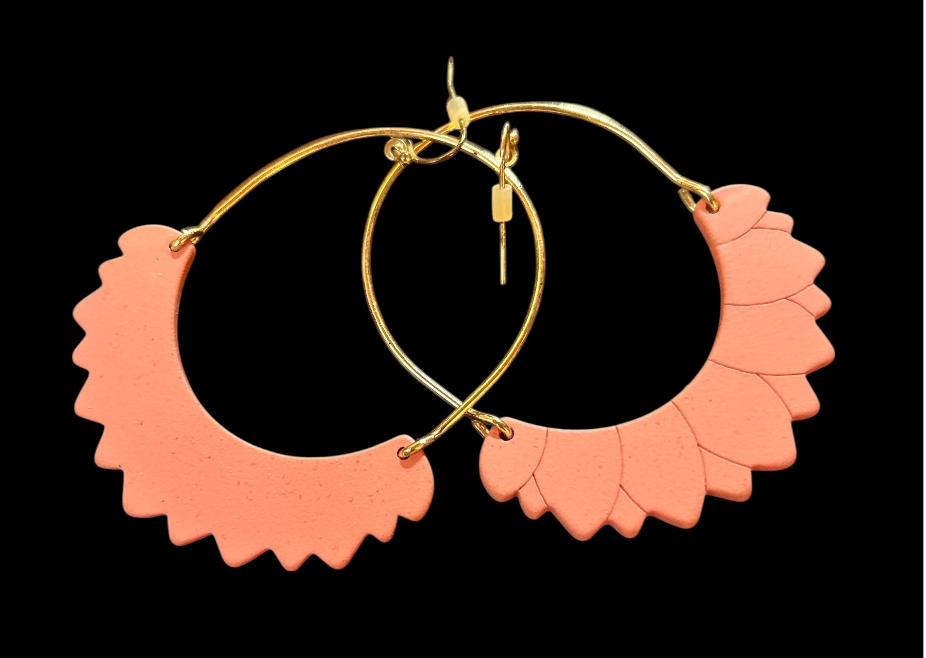 Women’s Scalloped Hoop Statement Earrings