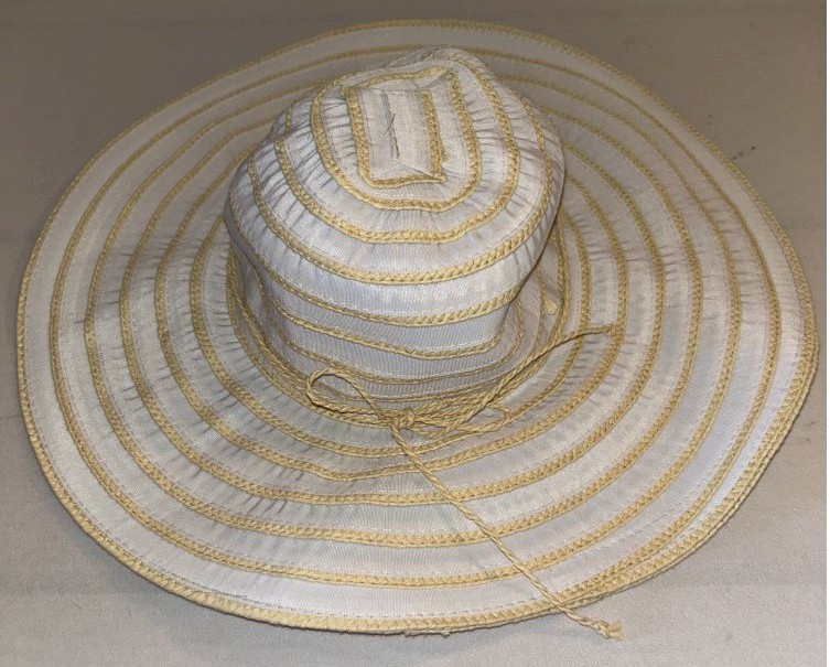 qWave Wide Brim Sun Hat - Stylish and Practical - Size 16"