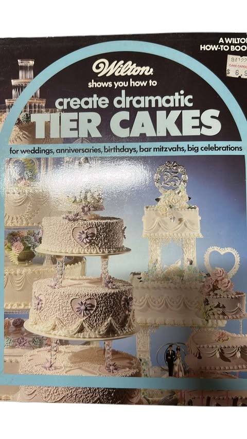 Wilton: Create Dramatic Tier Cakes (Paperback)