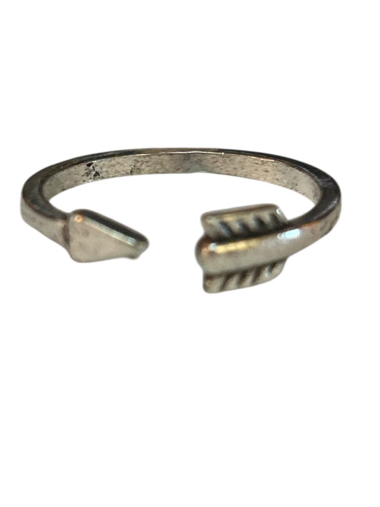 Costume Fashion Ring - Silver Open Arrow Design