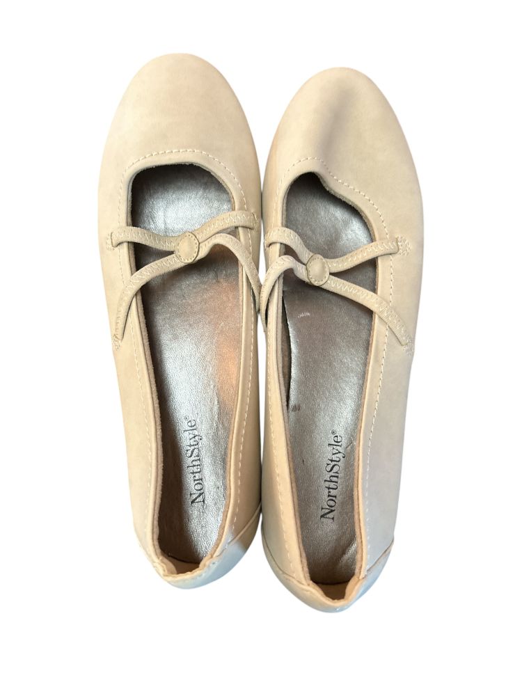 Women's Northstyle Flats - Size 9